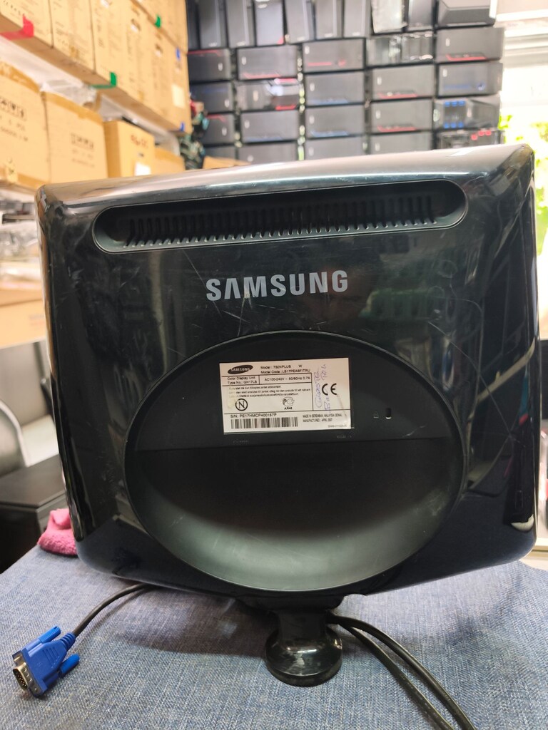 SAMSUNG 17.0 EKRAN - 2