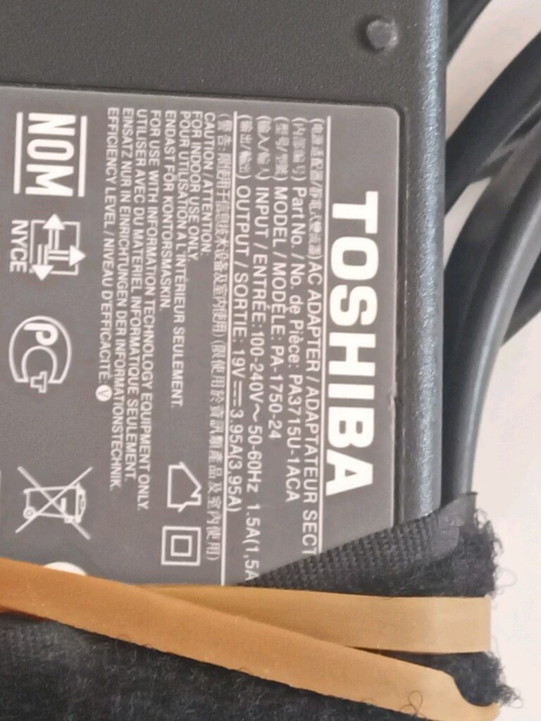 Toşiba orjinal leptop adatörü - 2