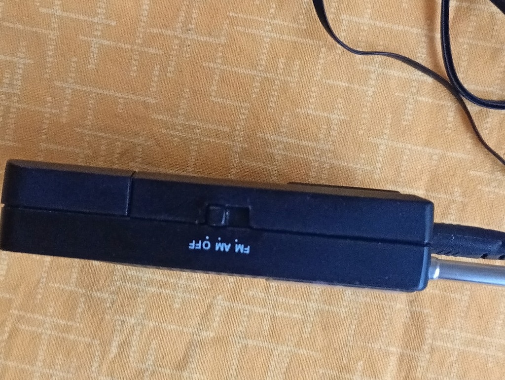 Resimdeki mini radyo kulaklık dahil SQNY (SONY değil)meraklısına - 7