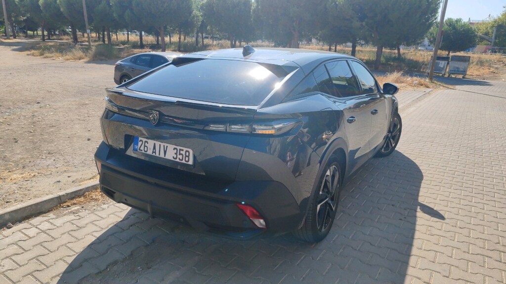 Peugeot 408 - 6
