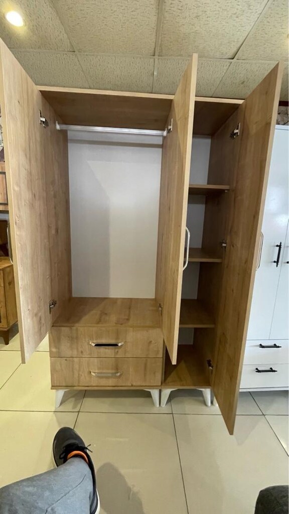 3 kapklı elbise dolabı - 2
