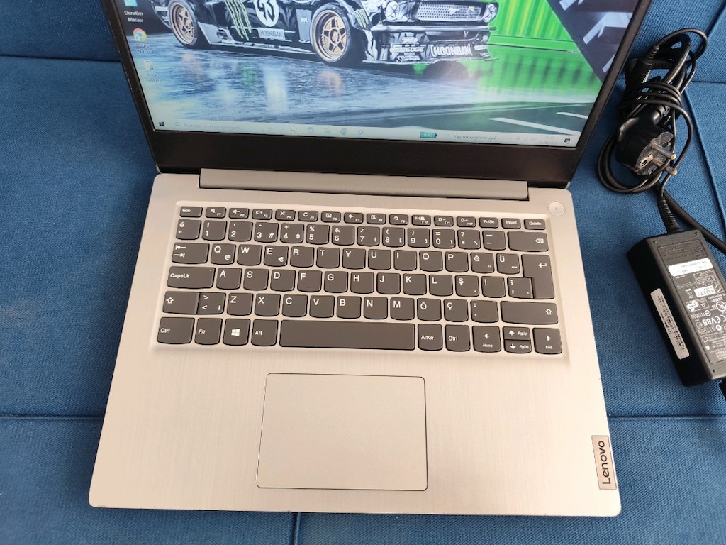 Lenovo IdeaPad Laptop - İ5 10.Nesil - 8 GB Ram 256 GB SSD - 10