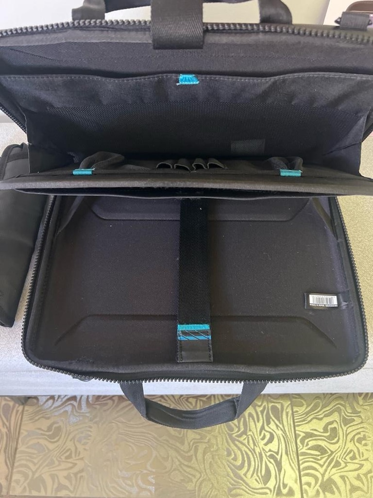Thule 15.6” MacBook Laptop Çantası Sert Kasa Temiz - 8