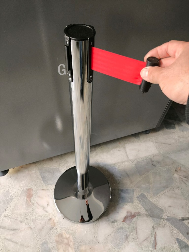 yönlendirme şerit bariyer 3 metre 2.el temiz ürün 1 adet fiyatıdır. - 2