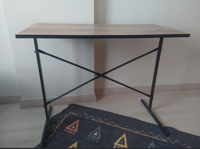 hşap ,Metal Ayaklı Şık Çalışma Masası – 90x45 cm