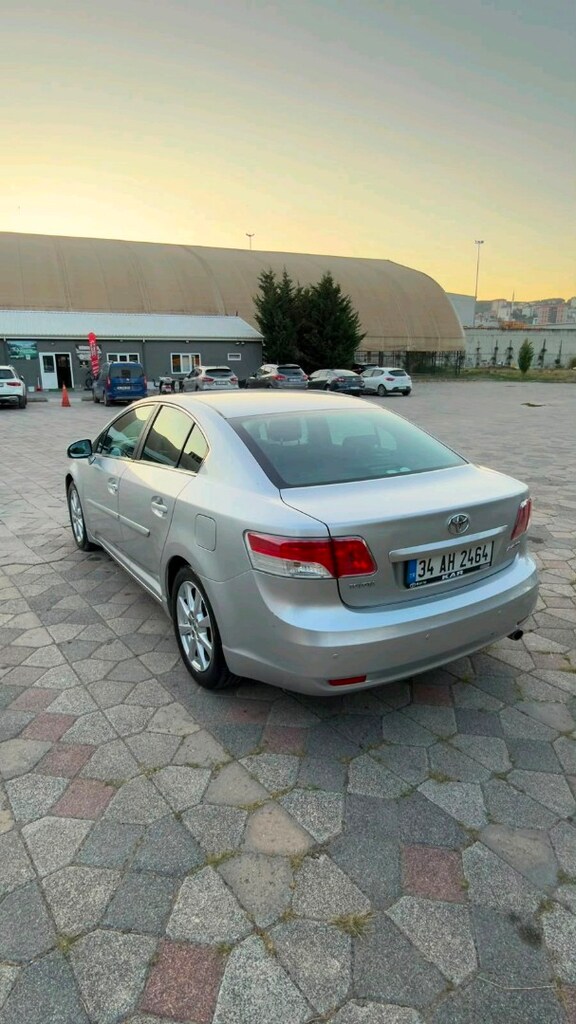2011 model 83.000km Toyota avensis - 9