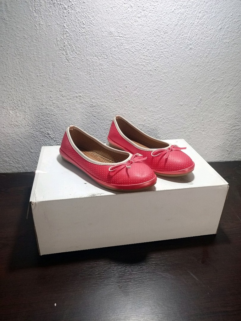 Canlı Pembe Fiyonklu KIz Çocuk