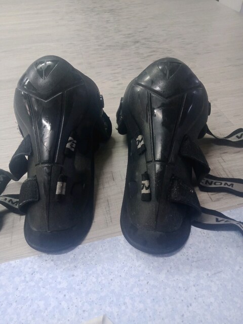 kask eldiven ve dizlik