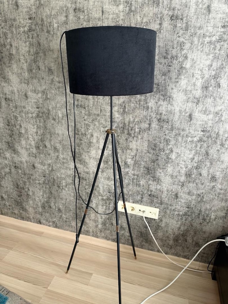 Tripod Lambader – Siyah Kadife Başlık, İçi Gold, Pirinç Detaylı - 2