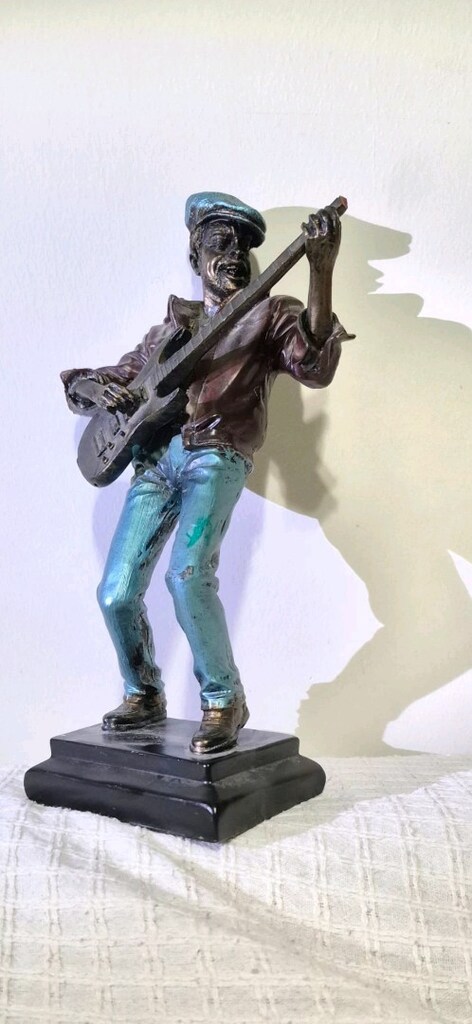 Gitar çalan adam biblo - 7