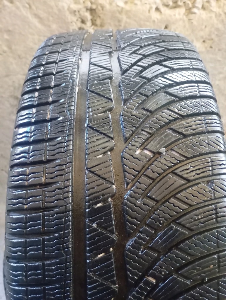 225/40/18 - 2
