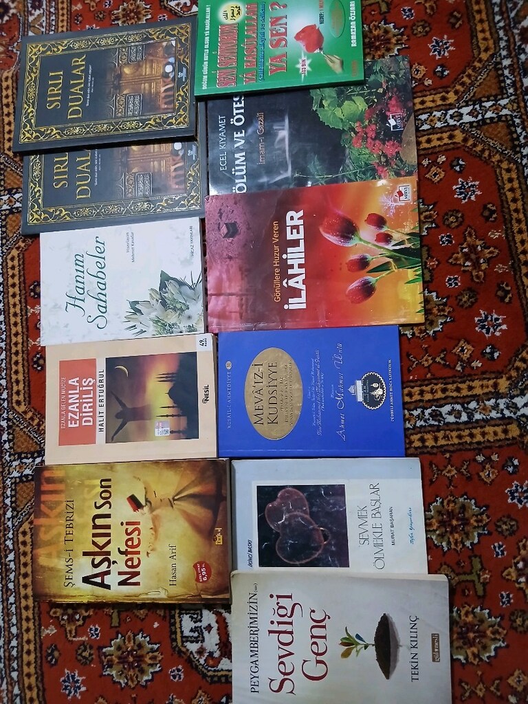 Dini kitaplar her türlü kitap var tanesi 100 tl - 5