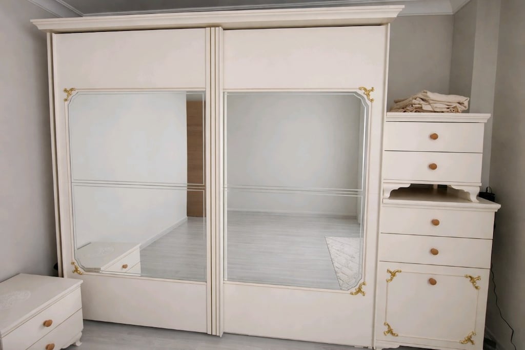 BELLONA ÇOK TEMİZ GARDROP VE ŞİFONYER 11000 TL