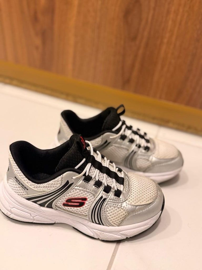 SKECHERS ÇOCUK SPOR AYAKKABISI ACİL SATLIK 30 numara
