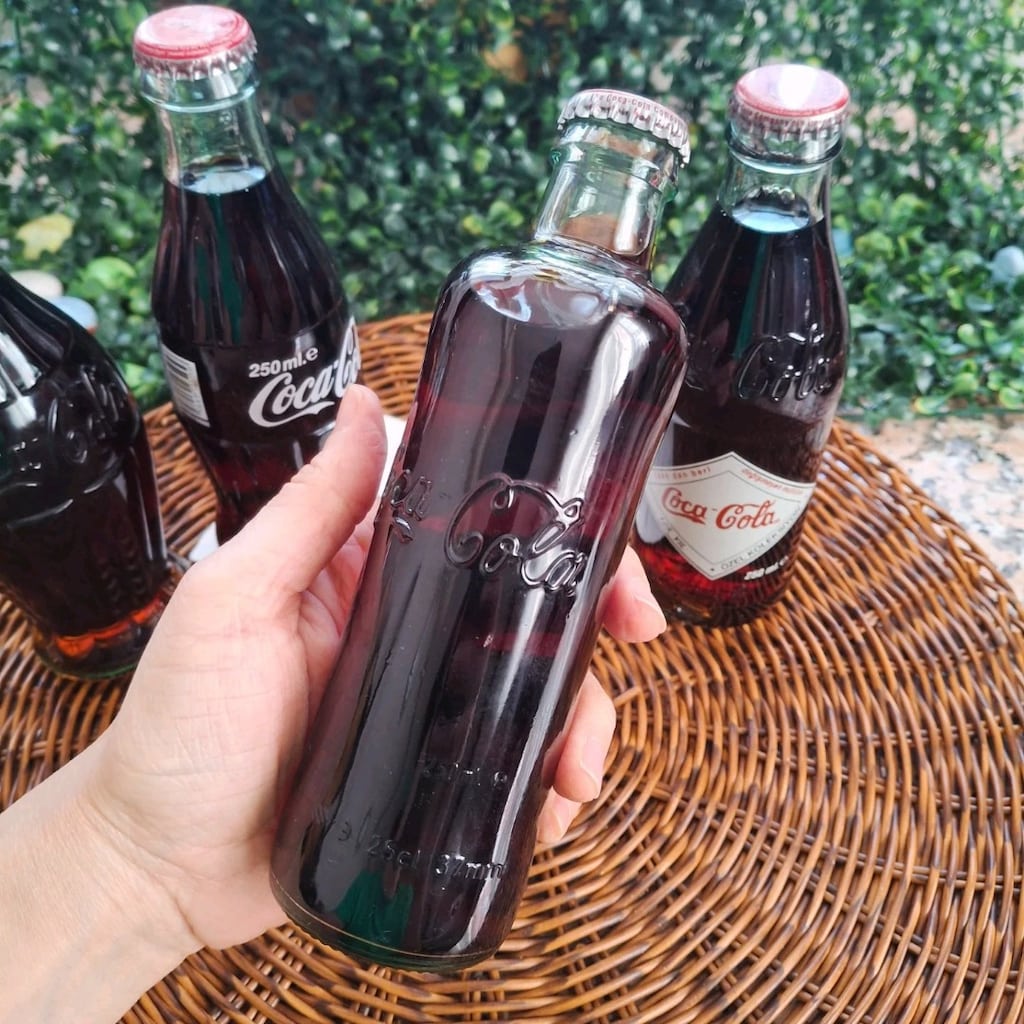 Coca cola 125.Yıl özel koleksiyonu şişe seti (1899-1957) - 3