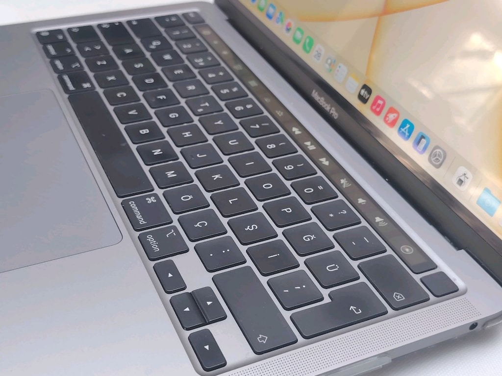MacBook pro M1 8GB RAM 256GB SSD PİL DEVRİ 220 TOUCBAR ÖZELLİĞİ VAR - 5