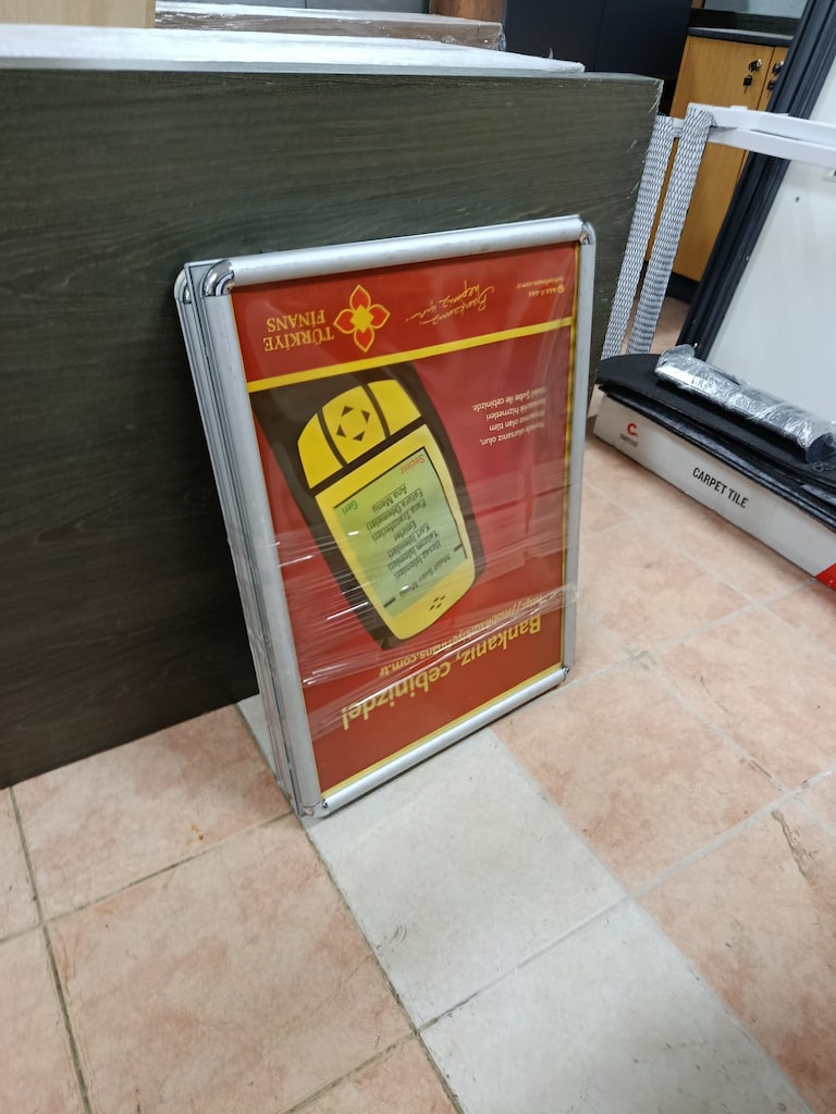KLAS OFİS ÜSKÜDAR 50x70 ALÜMİNYUM BANKO PANOSU 2. EL - 2