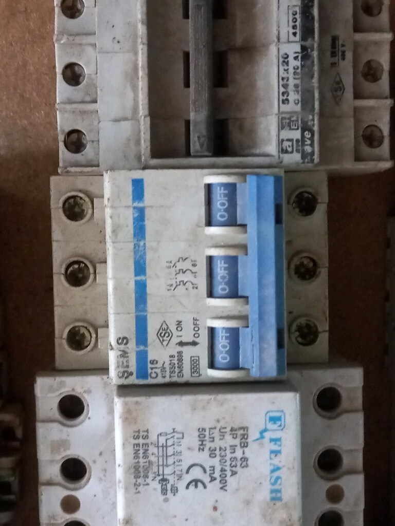 evyaparsak kullanılır diye biriktirdiğim, elektrik ürünleri. - 6