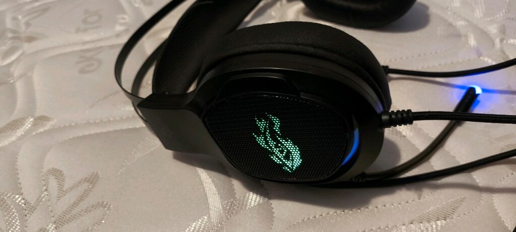 Polosmar (Hellfire) model 7.1 kablolu RGB gaming oyuncu kulaklık - 2