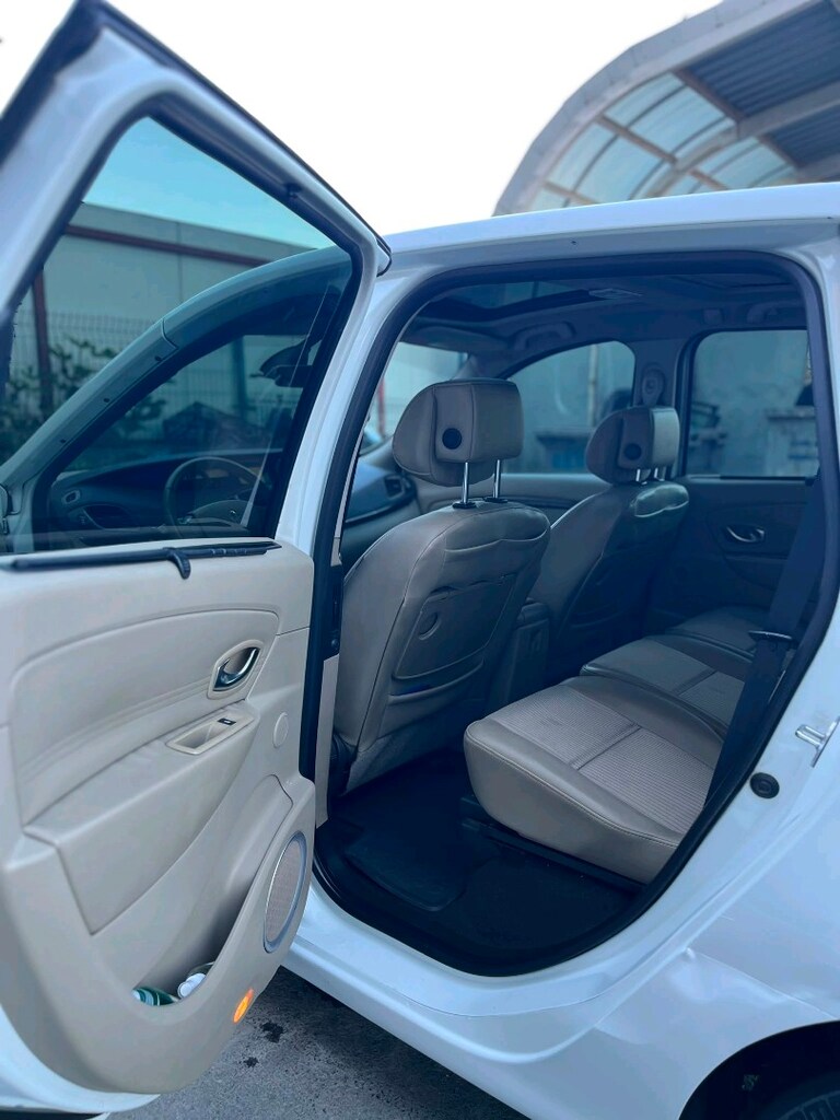 Renault Grand Scenic - 13