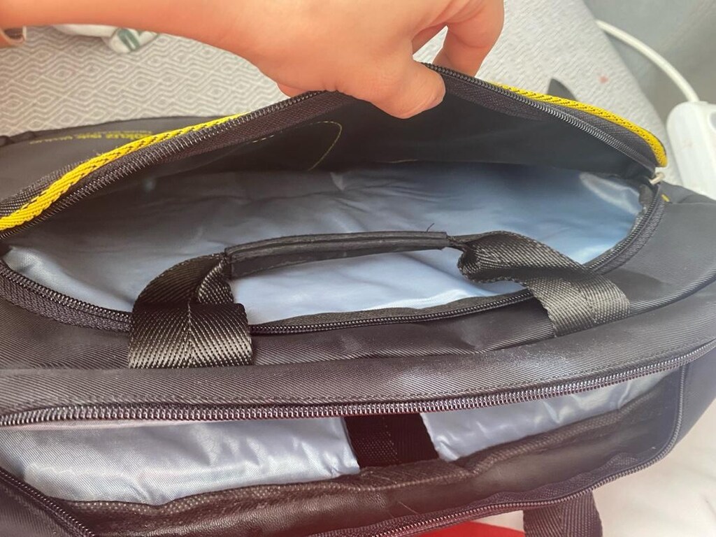 Siyah Sarı Detaylı Baskılı laptop çantası - 5