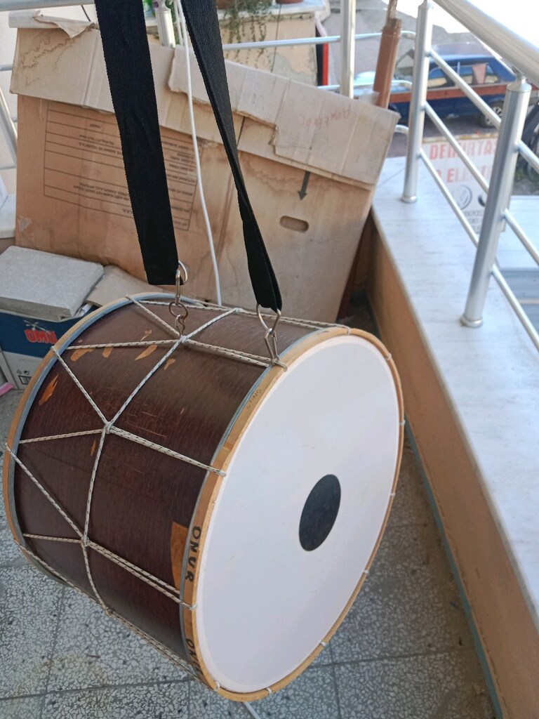 ÇEŞİTLİ MÜZİK ENSTRÜMANLARI