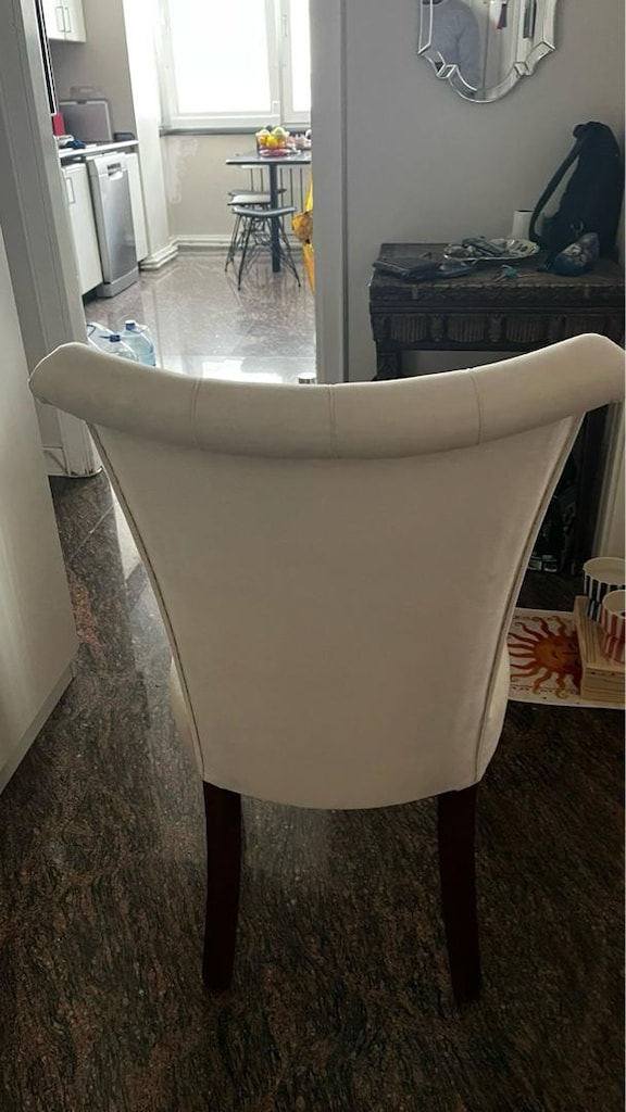 Beyaz Kapitone Detaylı Sandalye 5 Adet - 5