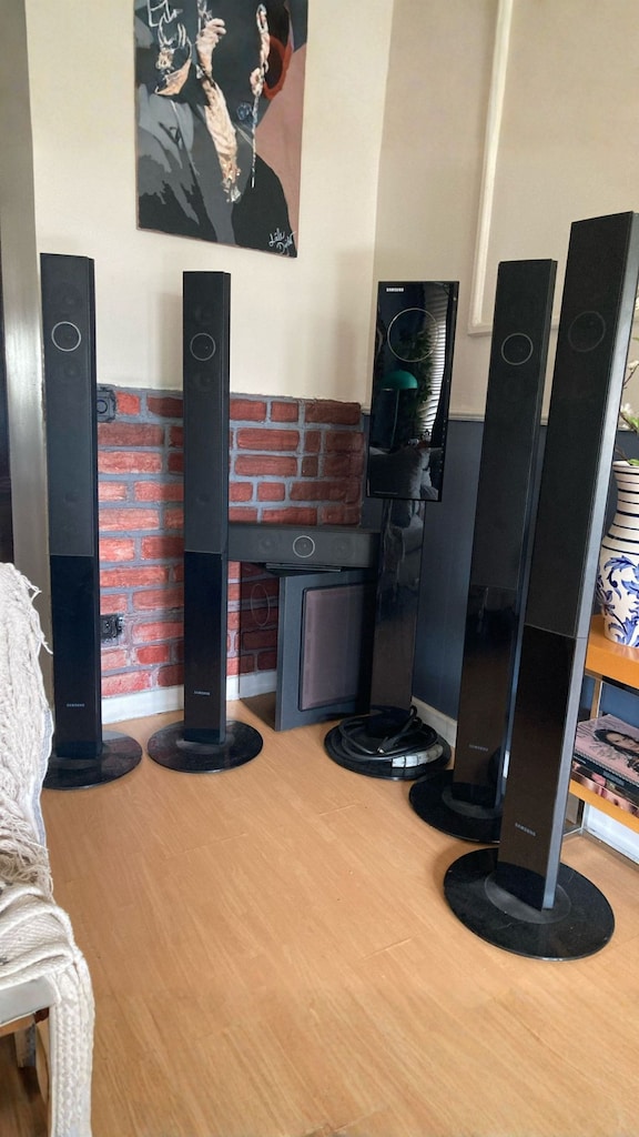 Samsung Premium Serisi 5+1 Kule Hoparlörlü Ev Sinema Sistemi (Arızalı)
