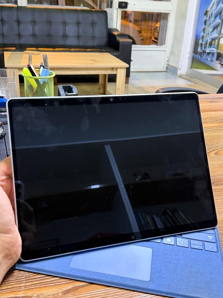 Surface Pro 10 for Business – Core Ultra 5 | 16GB RAM | 256GB SSD - 2