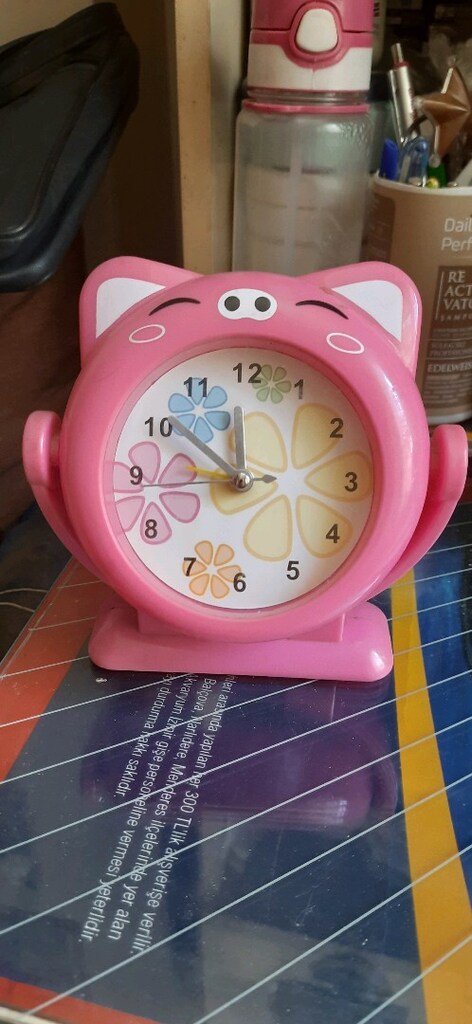 Pembe renkli çocuk masa saati - 2