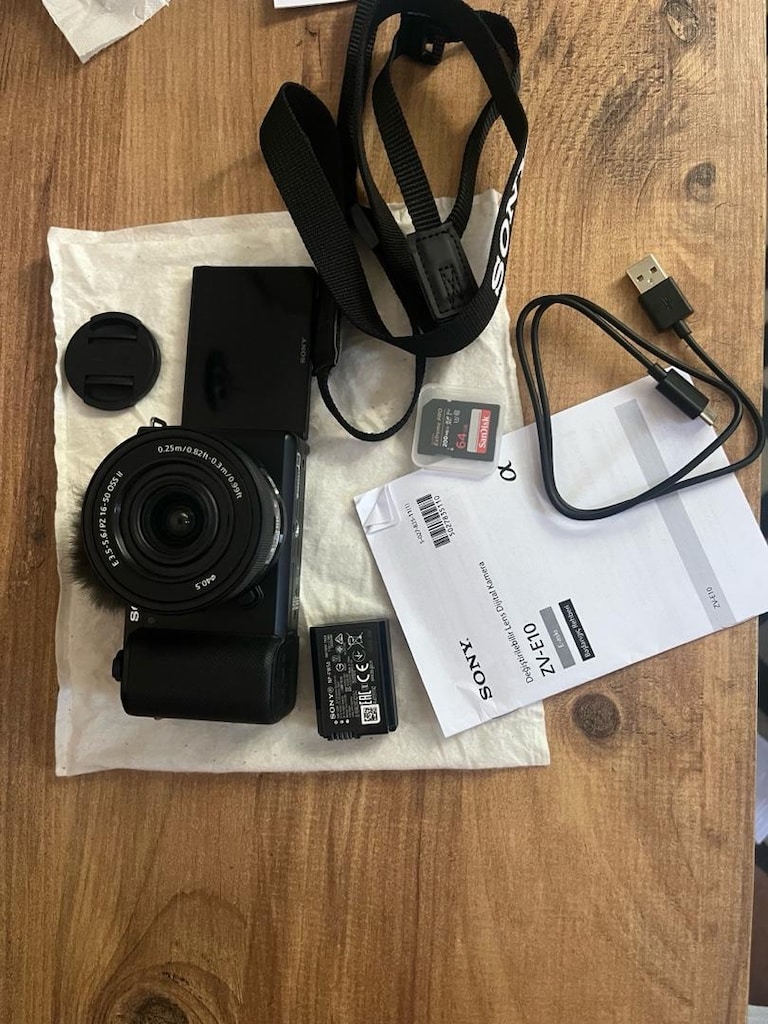 Sony Alpha ZV-E10L 16-50 Lens + 64 GB Extreme Pro SD Kart
