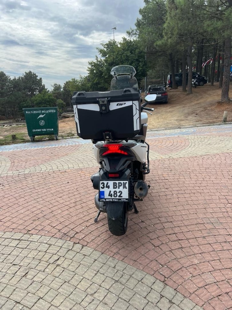 HONDA FORZA 250 - 6