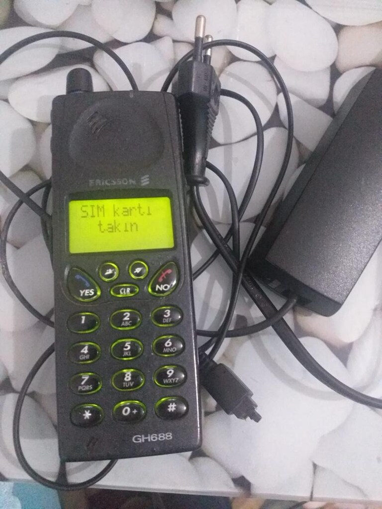 Eski telefon şarj aleti ile birlikte telefon çalışıyordu - 2