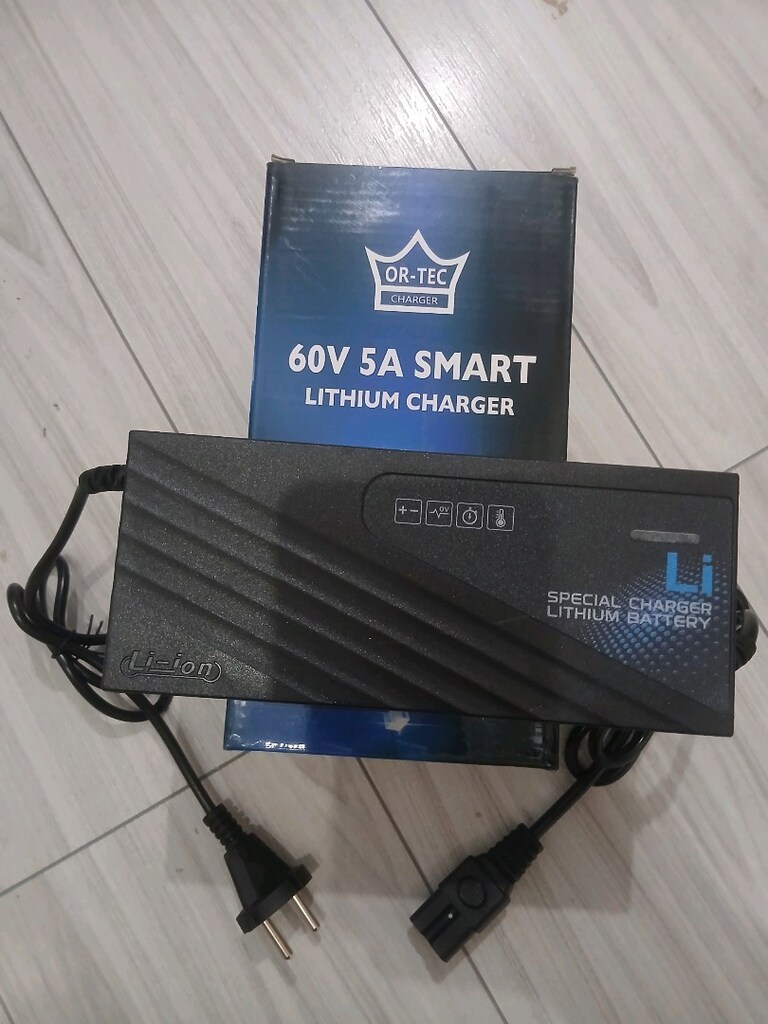 60 Volt 5 Amper Lityum Şarj Cihazı - 2