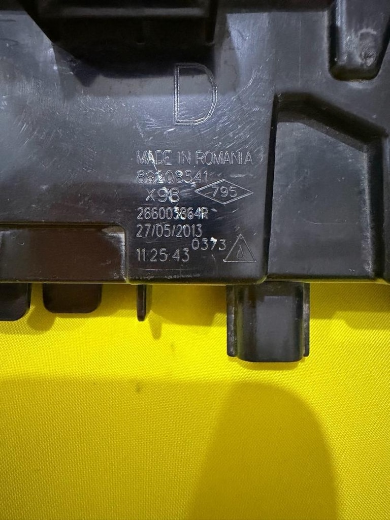 Renault Clio 4 captur gündüz farı sağ çıkma camda kırık mevcut 2660038 - 4