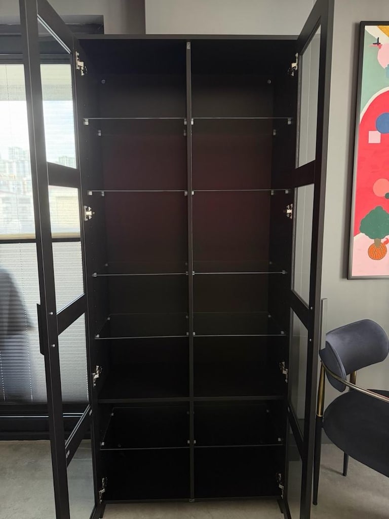 IKEA camlı dolap - 2