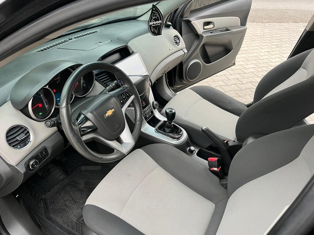 Chevrolet Curuze LS Plus - 10
