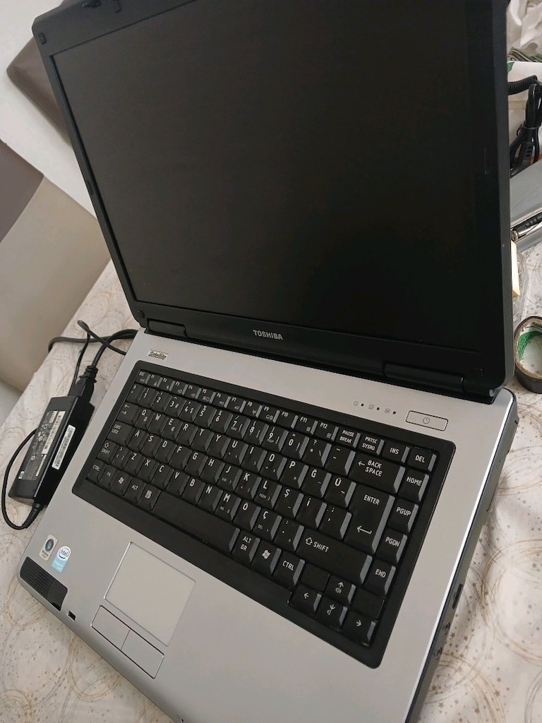 Toshiba Satellite L40-139 - 6