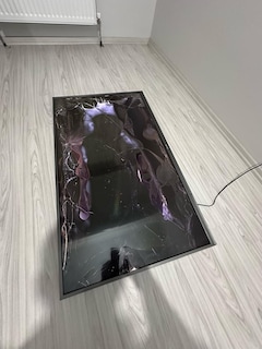 2 adet televizyon büyük olanın ekranı kırık ufak olanın kablosu yok - 2