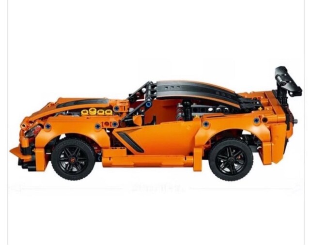 LEGO Technic 42093 Chevrolet Corvette ZR1 yapım setidir