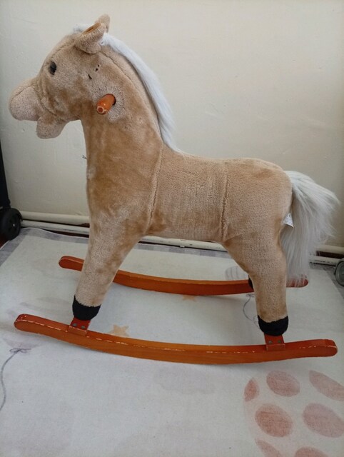 SALLANAN PELUŞ AT