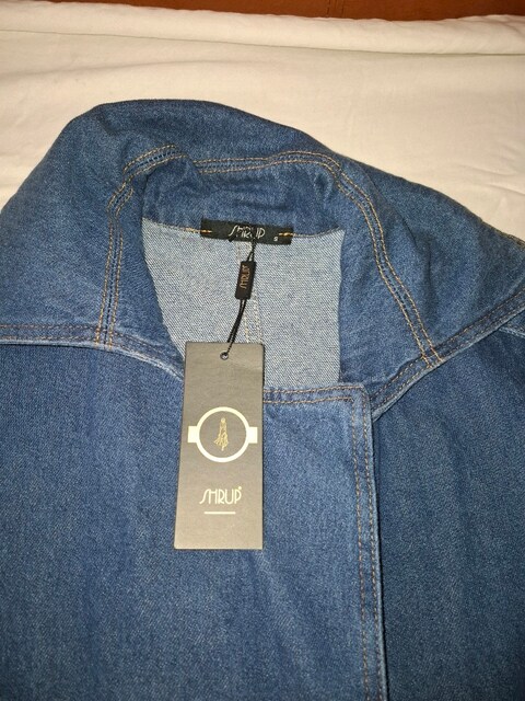 kullanılmamış etiketi üzerinde denim trençkot