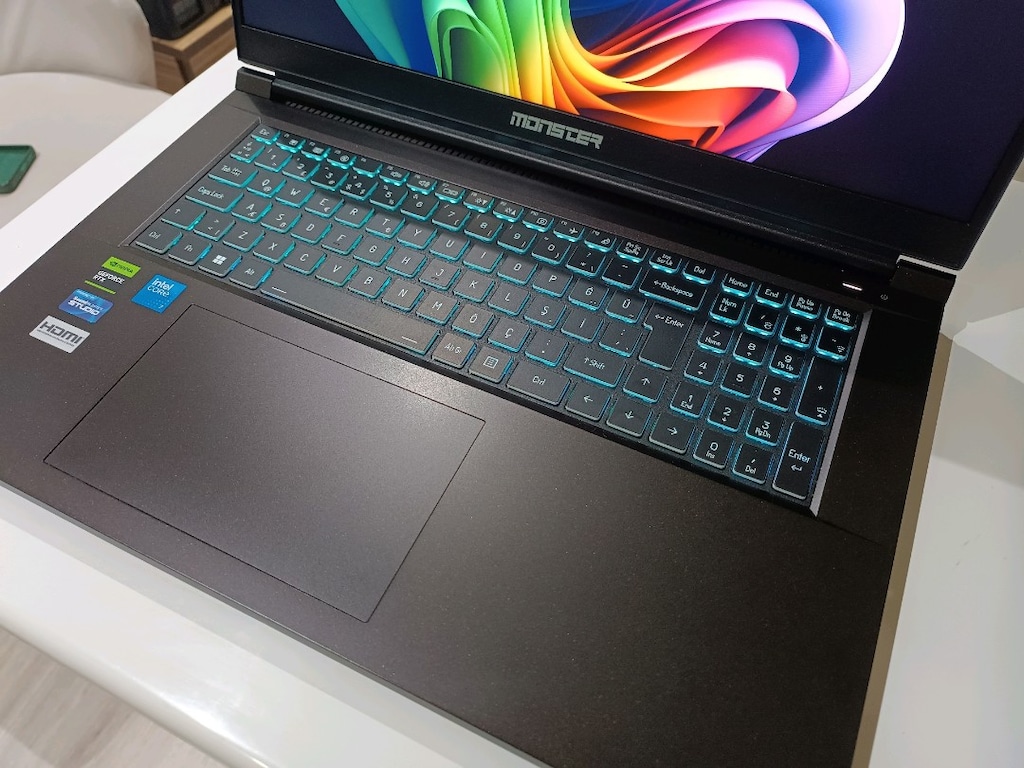 1 aylık MONSTER ABRA 17.3/144HZ/ CORE 7 ULTRA 250H 16 GB /1 TB - 16