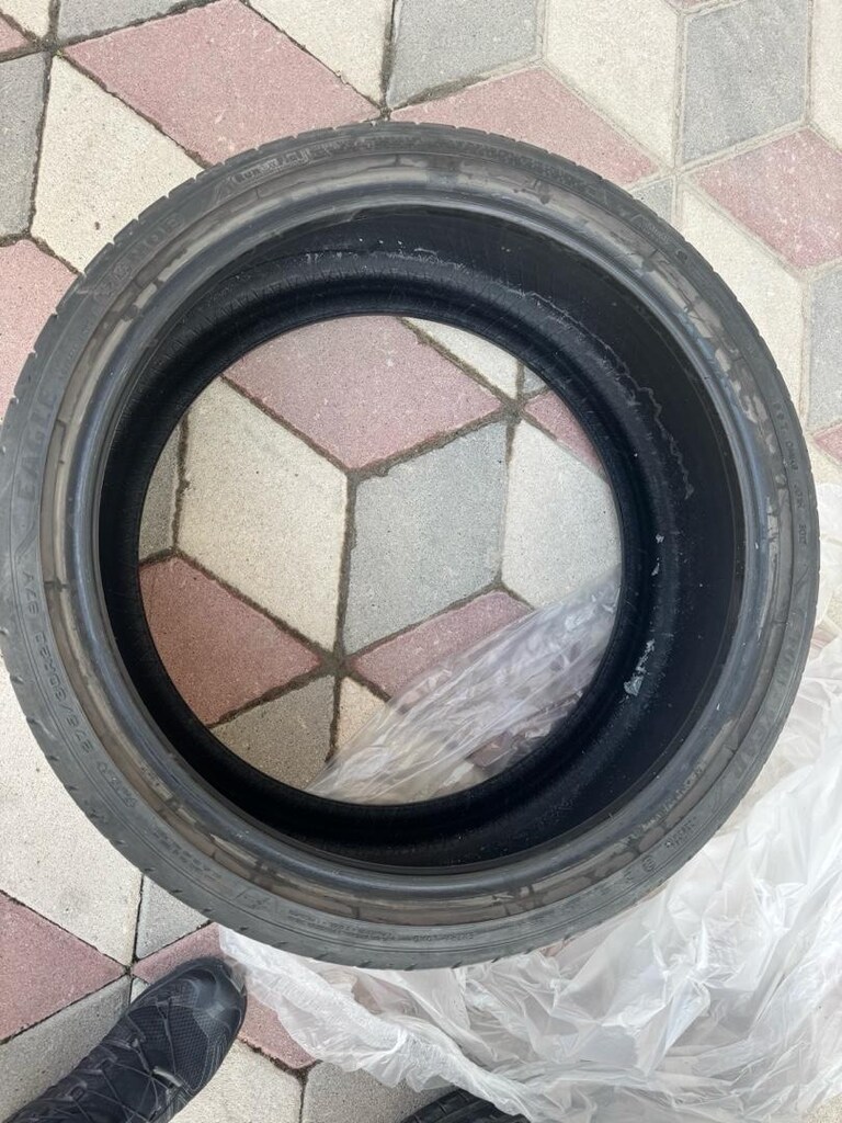 275/30/20 otomobil lastiği - 3