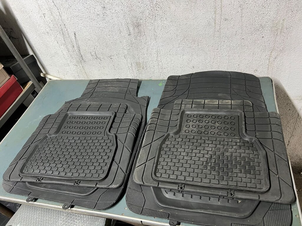 Universal Kırmızı Detaylı Oto Paspas Takımı (4'lü Set) - 2