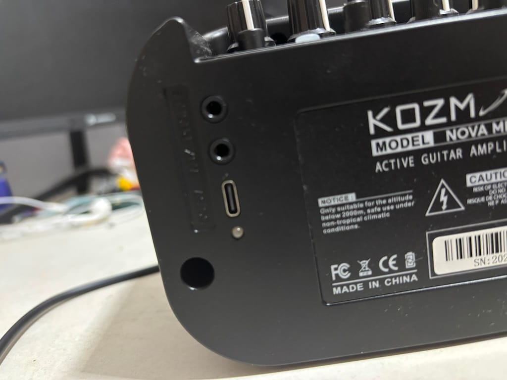 KOZMOS NOVA-MINI-BK GITAR AMFİSİ 10W - 2