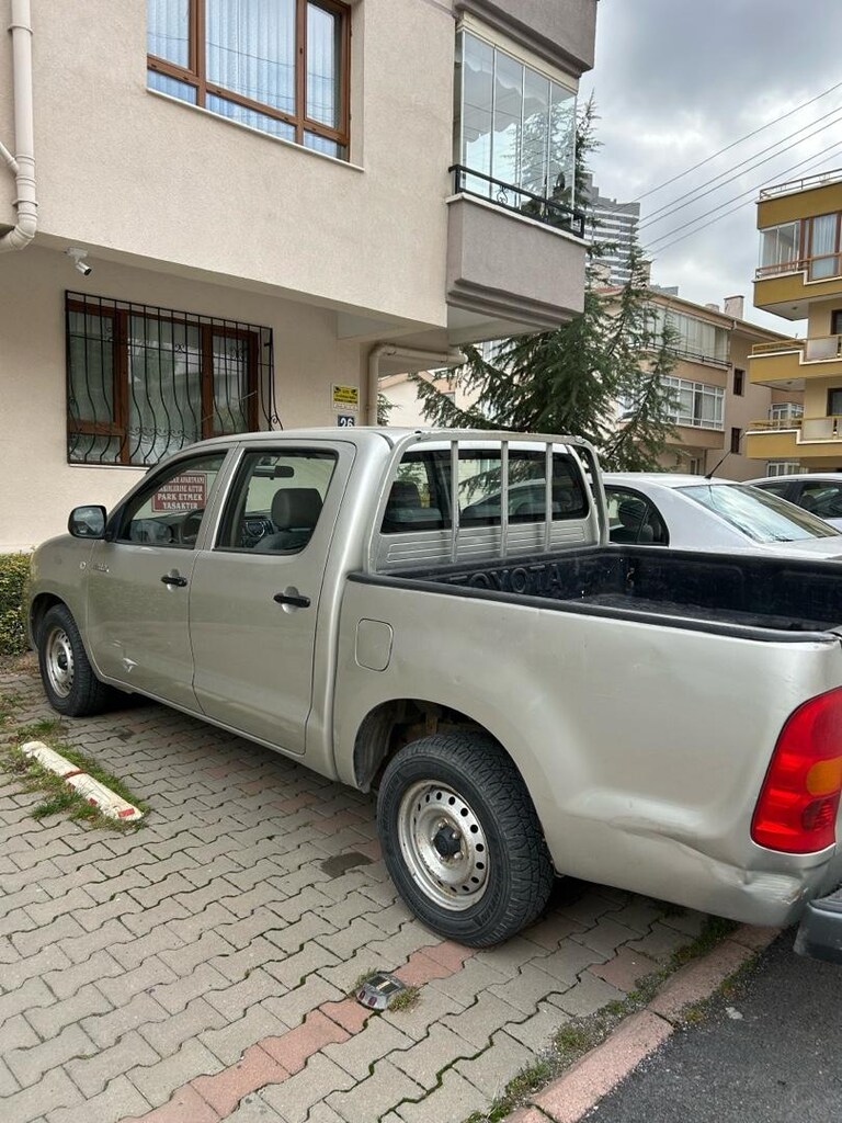 Toyota Hilux Comfort 2.5 4x2 - 3