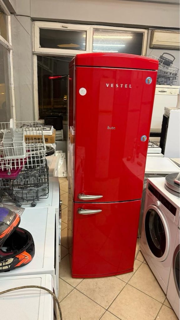 Vestel Kırmızı Buzdolabı - 3