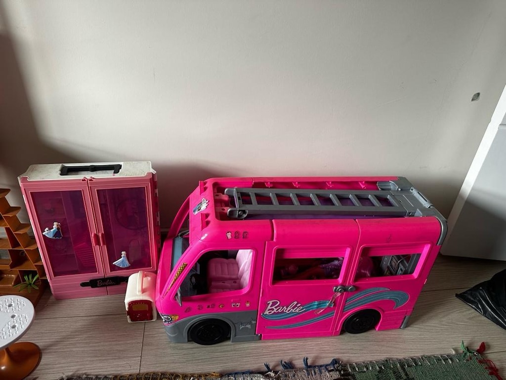 Barbie Büyük Oyun Evi, Karavan, Gardırop ve Mobilyalar – Toplu Satılık - 2