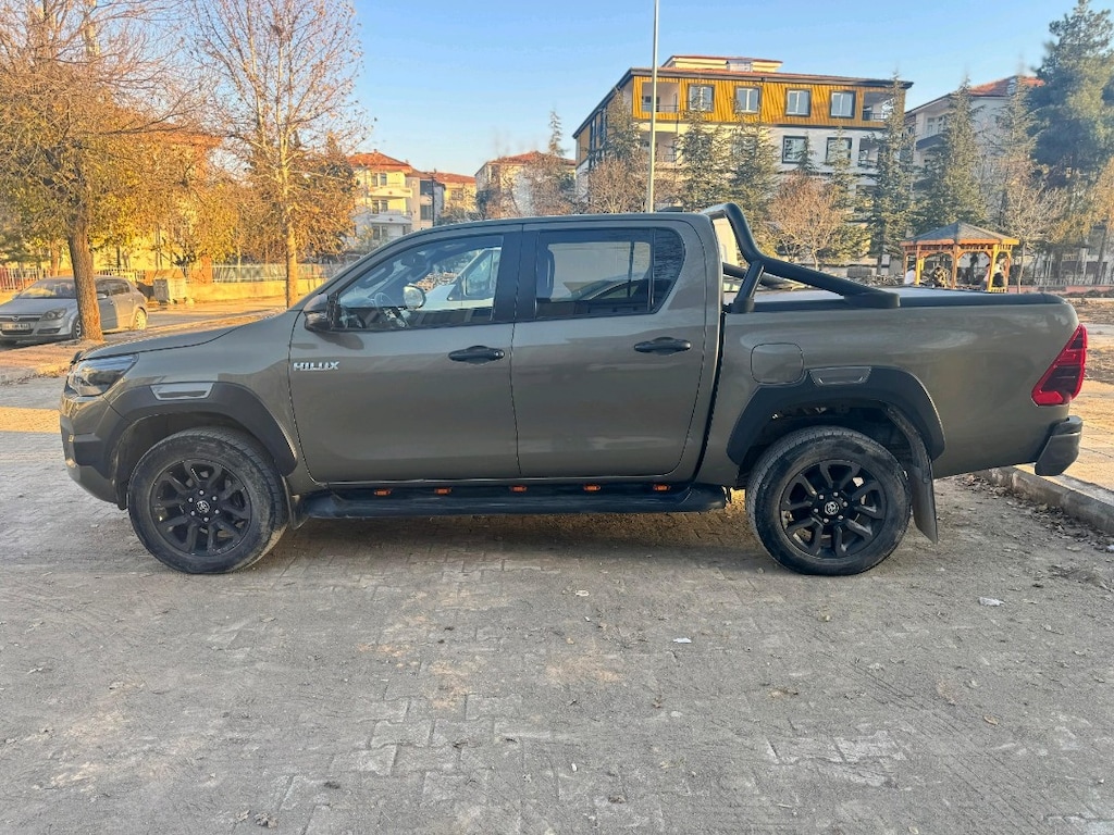 2023 Model HİLUX 2.4 - 4X4 Invincible - JBL - Servis Bakımlı - 7